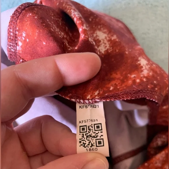 all in motion Women’s Cropped Red White Space Leggings with Pockets - Medium - Picture 8 of 9